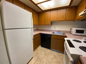 5908 SW Karla Ct in Portland, OR - Building Photo - Building Photo
