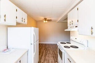 Boundary Place Apartments in Sault Ste Marie, ON - Building Photo