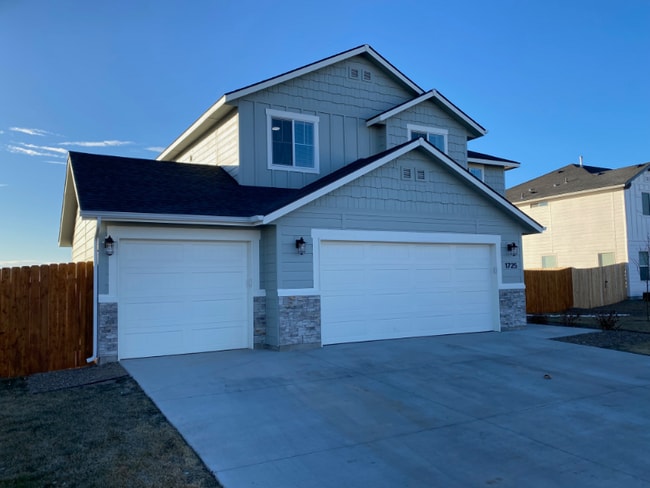 1725 SW Miner St in Mountain Home, ID - Foto de edificio - Building Photo