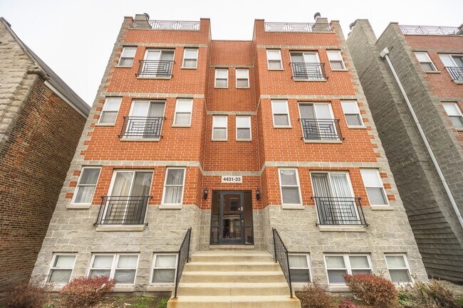 4433 S Calumet Ave in Chicago, IL - Building Photo - Building Photo