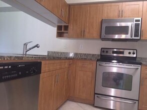 6511 Emerald Dunes Dr in Royal Palm Beach, FL - Building Photo - Building Photo