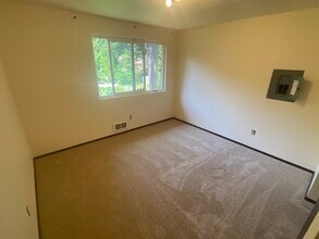 21906 54th Ave W, Unit B in Mountlake Terrace, WA - Building Photo - Building Photo