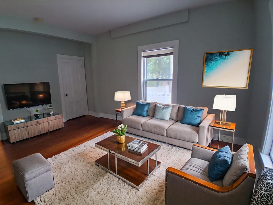 283 Vinton St, Unit A in Melrose, MA - Building Photo