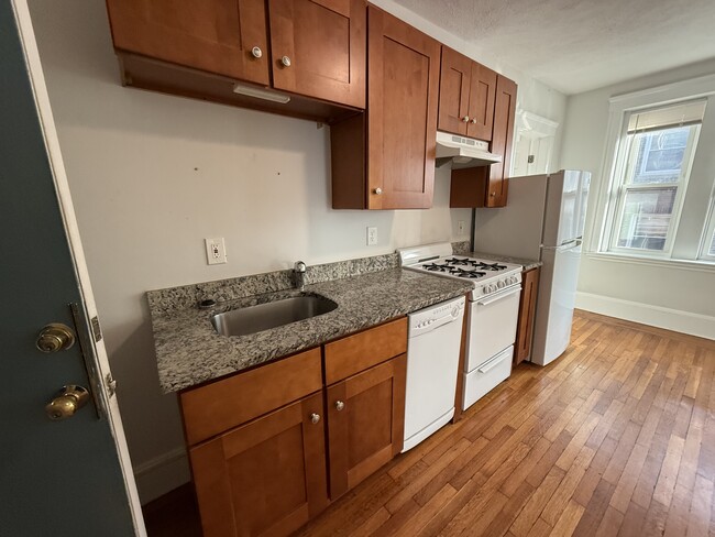 1669 Commonwealth Ave, Unit 27