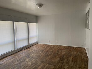 1217 W Bradley Ave in Champaign, IL - Building Photo - Building Photo