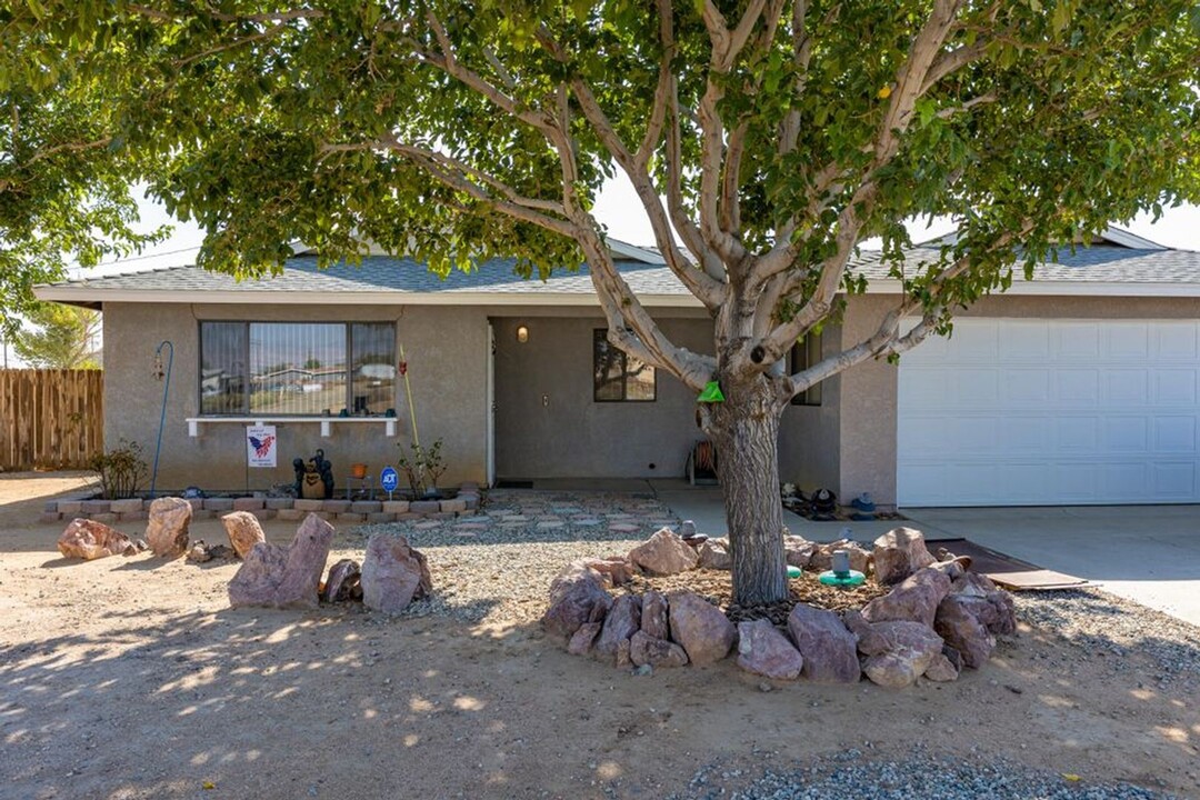 19724 87th St in California City, CA - Building Photo