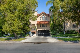 1245 Orange Grove Ave in Glendale, CA - Foto de edificio - Building Photo