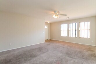 8138 S Sunny Sky Pl in Tucson, AZ - Foto de edificio - Building Photo