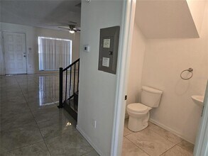 412 Kensington Lake Cir in Brandon, FL - Building Photo - Building Photo