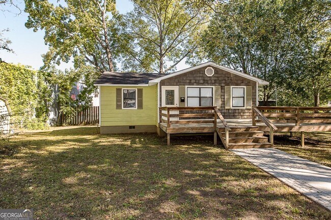 property at 568 Stokeswood Ave SE