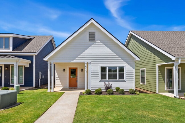913 NE Hts Ln in Bentonville, AR - Building Photo - Building Photo