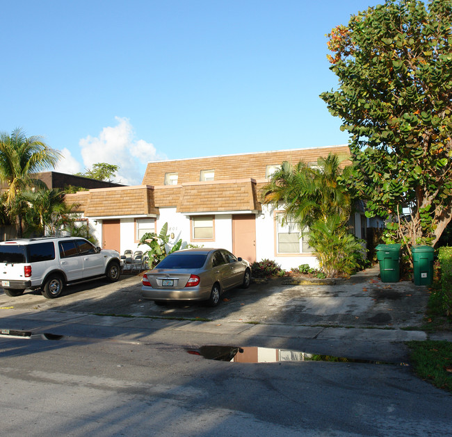 3801 SW 59th Ave in Fort Lauderdale, FL - Foto de edificio - Building Photo