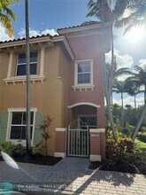 1005 SW 143rd Ave in Pembroke Pines, FL - Building Photo - Building Photo