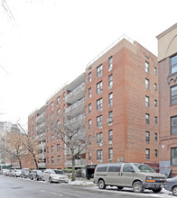 Summit House in Flushing, NY - Building Photo - Building Photo