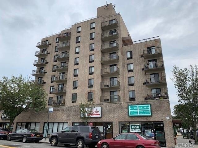 213-02 42nd Ave-Unit -4A in Queens, NY - Foto de edificio