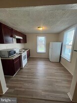 202 S Samuel St in Charles Town, WV - Building Photo