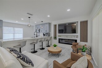 23700 Lake Hills Dr in Lutz, FL - Building Photo - Building Photo