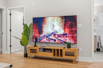 6044 N Winthrop Ave in Chicago, IL - Foto de edificio - Building Photo