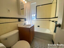 91 Longwood Ave, Unit #5 in Brookline, MA - Building Photo
