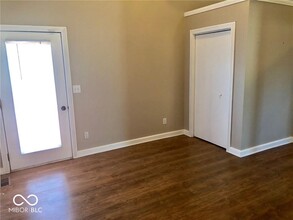 945 Fox Hill Dr in Indianapolis, IN - Building Photo - Building Photo