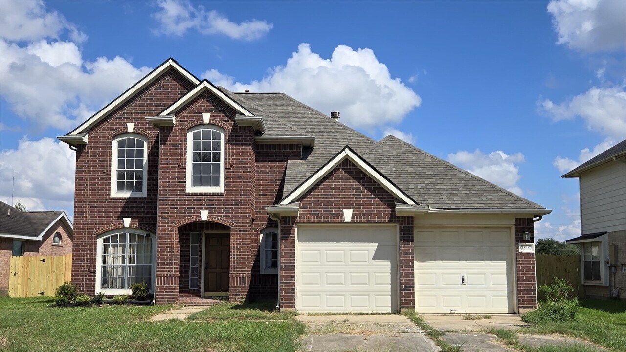 1818 Quiet Hollow Dr in Fresno, TX - Building Photo