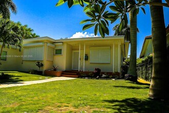 1325 Marseille Dr in Miami Beach, FL - Building Photo - Building Photo