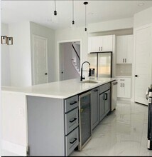 7203 Weyburn St in Houston, TX - Foto de edificio - Building Photo