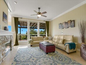 7603 Bellflower Cove in Austin, TX - Foto de edificio - Building Photo
