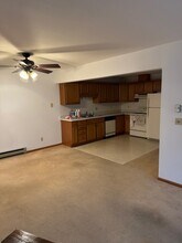 318 Humar St, Unit Apt. B in West Bend, WI - Building Photo - Building Photo