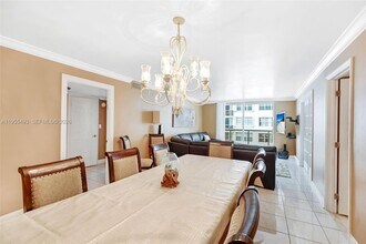 6039 Collins Ave in Miami Beach, FL - Building Photo - Building Photo