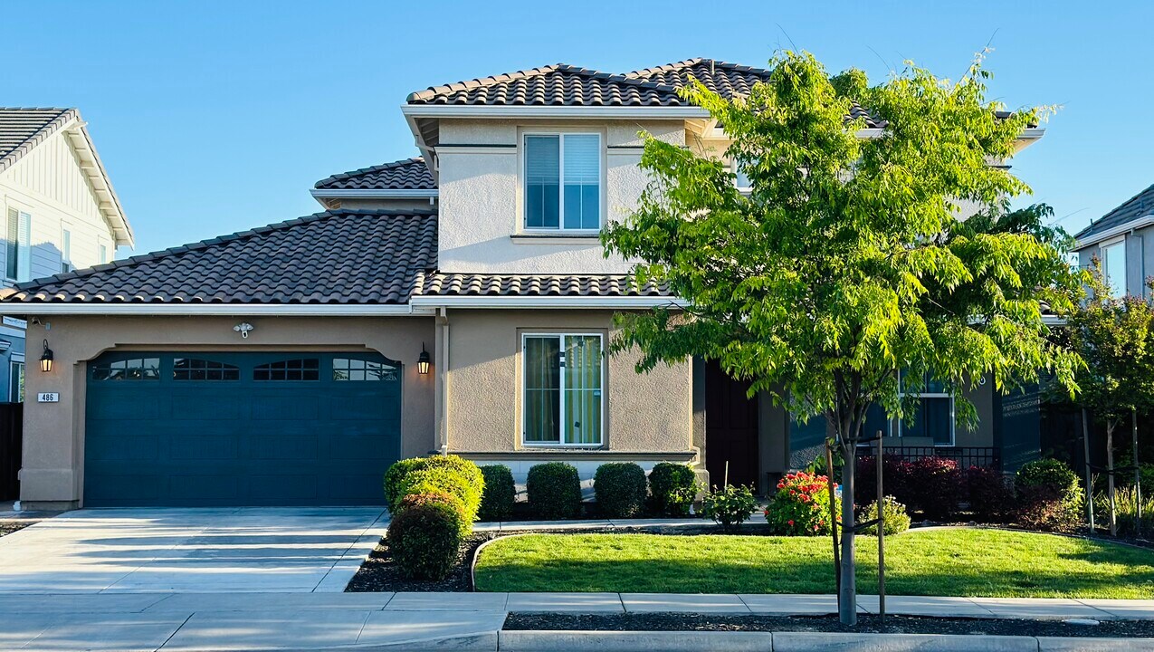 486 Glenbrook Dr in Tracy, CA - Building Photo