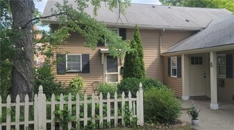 6 South St in Pittsford, NY - Building Photo