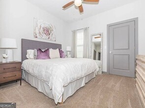 2080 One White Oak Ln in Cumming, GA - Foto de edificio - Building Photo