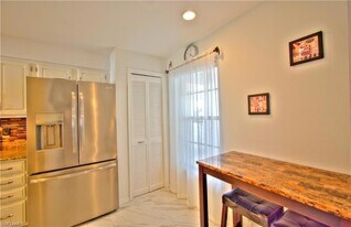 9590 Victoria Ln in Naples, FL - Building Photo