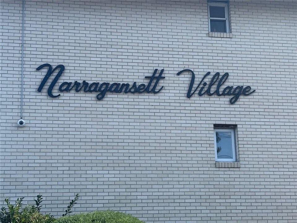 400 Narragansett Pkwy in Warwick, RI - Building Photo