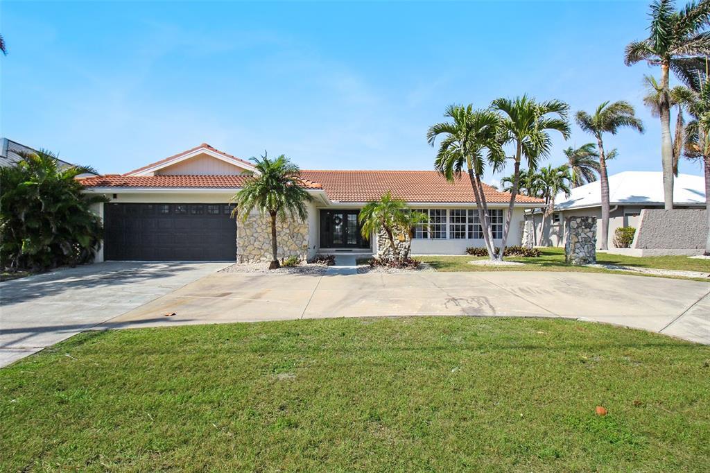 945 Bal Harbor Blvd in Punta Gorda, FL - Building Photo