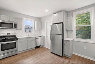 14 W 19th St in Bayonne, NJ - Building Photo - Building Photo