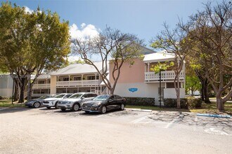 10441 Mahogany Key Cir in Miami, FL - Building Photo - Building Photo