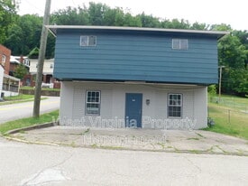 701 1st Ave in Montgomery, WV - Building Photo