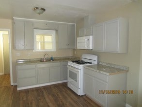307 Woodbridge Ave in Yuba City, CA - Building Photo - Building Photo
