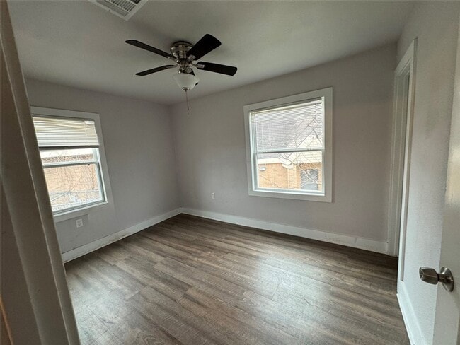 2002 Barbee St, Unit 8 in Houston, TX - Building Photo - Building Photo