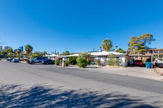 458 E Naples Dr in Las Vegas, NV - Building Photo - Building Photo