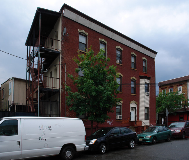 151-153 Lafayette St in Newark, NJ - Foto de edificio - Building Photo