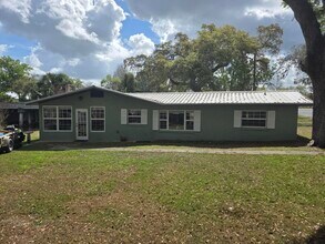 16129 County Road 448 in Tavares, FL - Foto de edificio - Building Photo