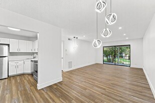 3101 Oakland Shores Dr in Oakland Park, FL - Building Photo