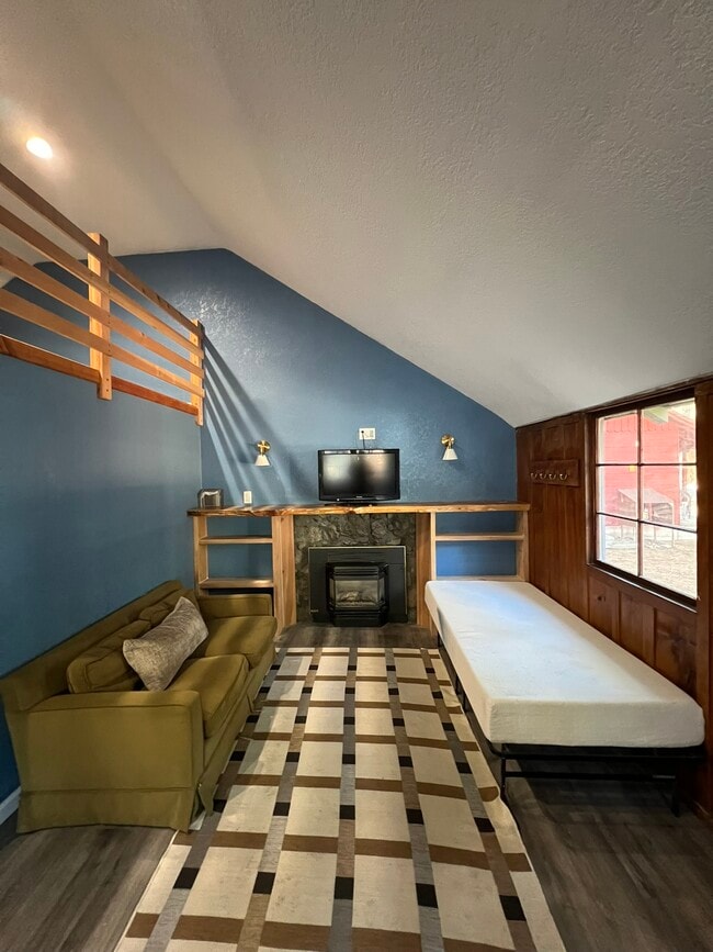 1081 Craig Ave in South Lake Tahoe, CA - Building Photo - Building Photo