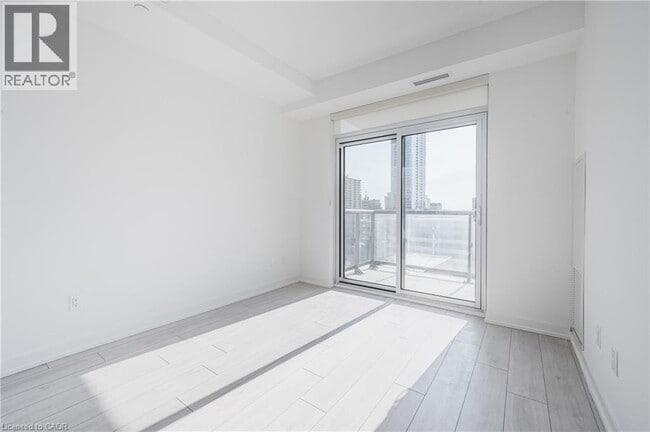 55 Duke St W in Kitchener, ON - Building Photo - Building Photo