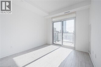 55 Duke St W in Kitchener, ON - Building Photo - Building Photo