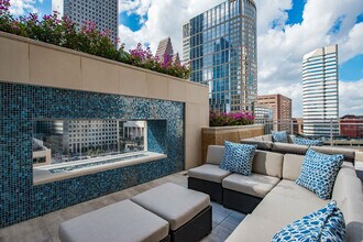 Aris Market Square in Houston, TX - Foto de edificio - Building Photo