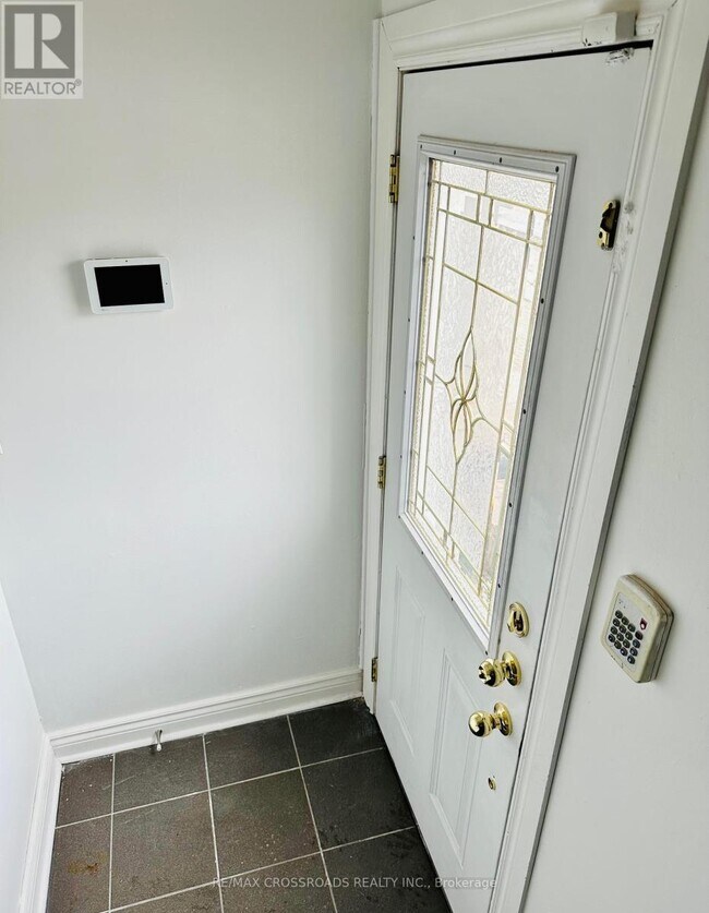 1405 Woodbine Ave in Toronto, ON - Building Photo - Building Photo